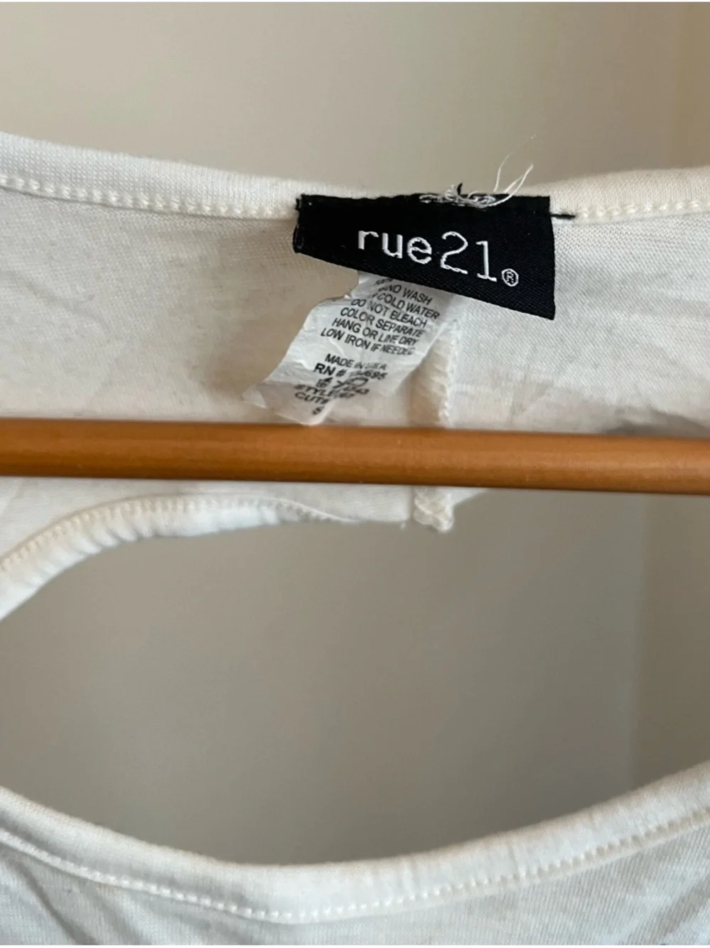 Vintage Rue 21 Flowy T-Shirt - Picture 3 of 4